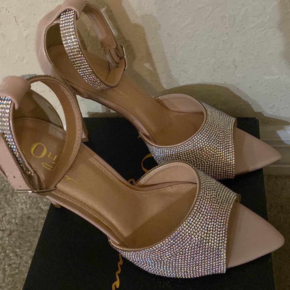New never been worn. Olivia ferguson 7.5 - Picture 3 of 3